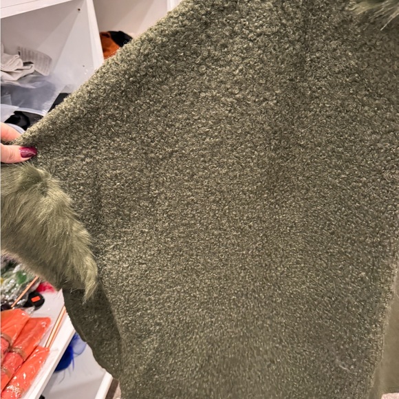 Brand new free size Khaki Borg Cape With Faux Fur Trim - Picture 6 of 9